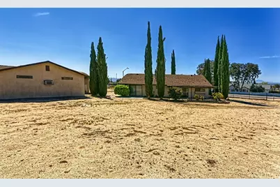 15490 Mondamon, Apple Valley, CA 92307 - Photo 19