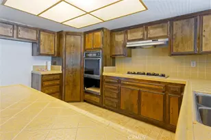 15490 Mondamon, Apple Valley, CA 92307 - Photo 25