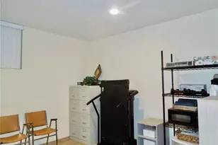 21931 Burbank, Woodland Hills, CA 91367 - Photo 23