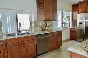 21931 Burbank, Woodland Hills, CA 91367 - Photo 7