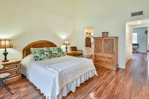 21931 Burbank, Woodland Hills, CA 91367 - Photo 15