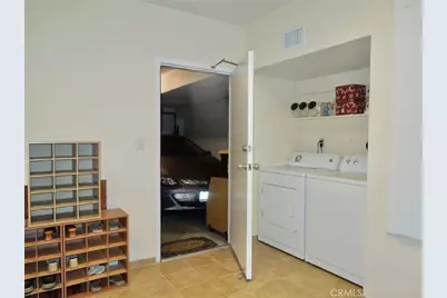 21931 Burbank #23, Woodland Hills, CA 91367 - Photo 29