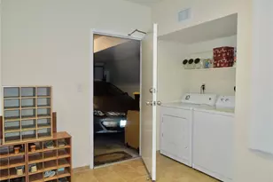 21931 Burbank, Woodland Hills, CA 91367 - Photo 29