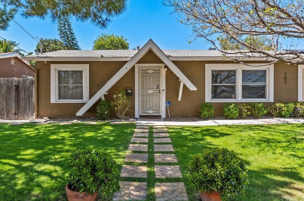 752 Osage St, Spring Valley CA  91977-5516 exterior