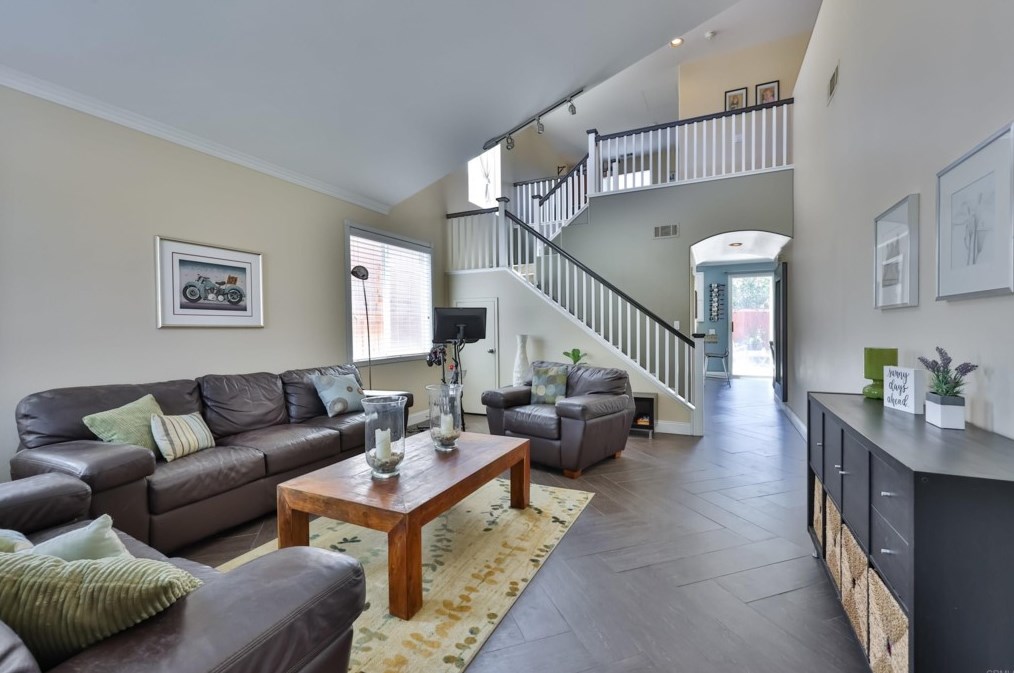 1054 Forest Hill Pl, Chula Vista CA  91913-1624 exterior