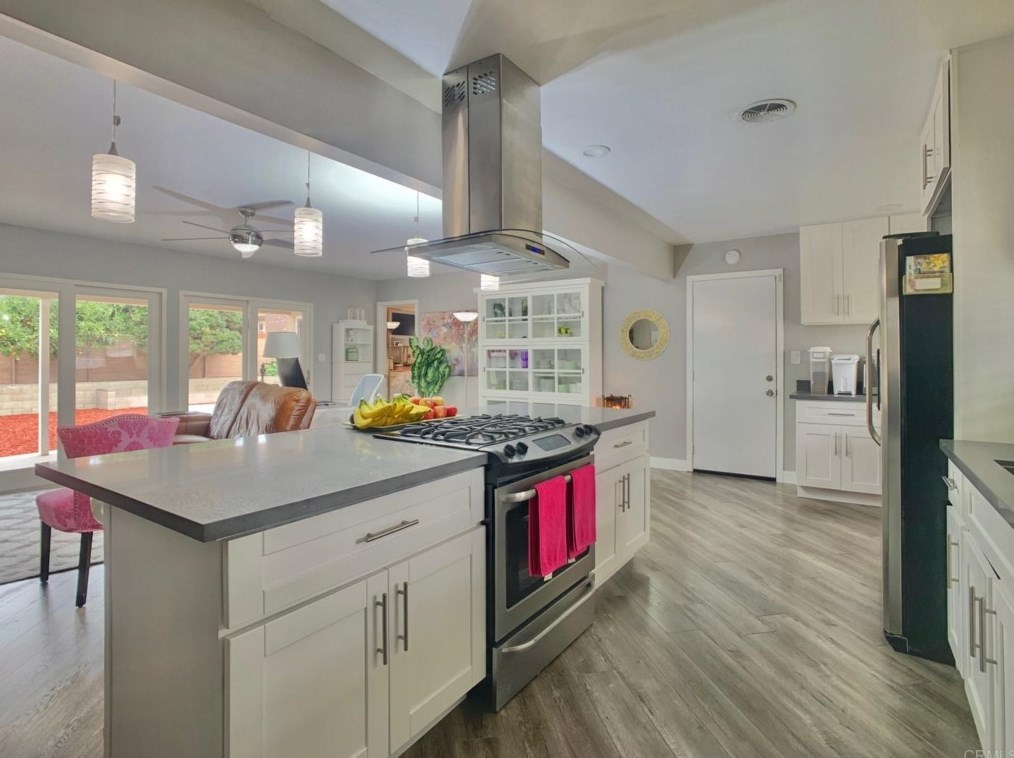 861 Date Ave, Chula Vista CA  91911-1110 exterior