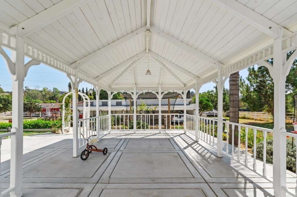 3754 Barbic Ct, Spring Valley CA  91977-2403 exterior