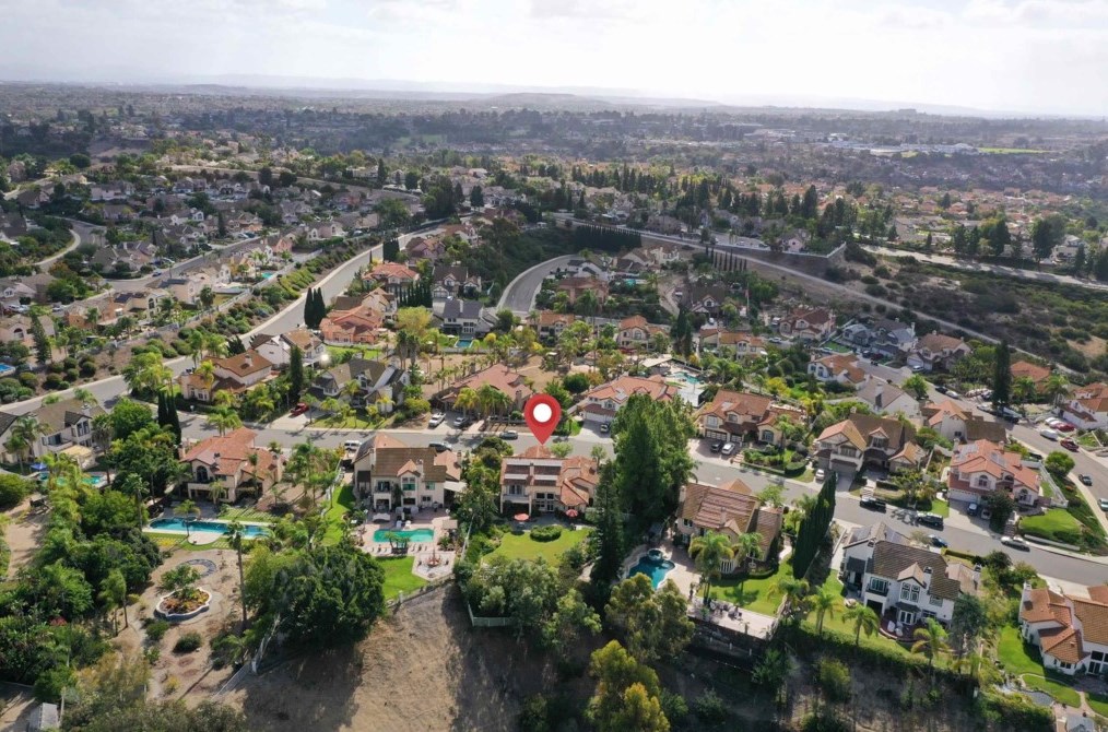 1883 Cabernet Dr, Chula Vista CA 91913-1268 exterior