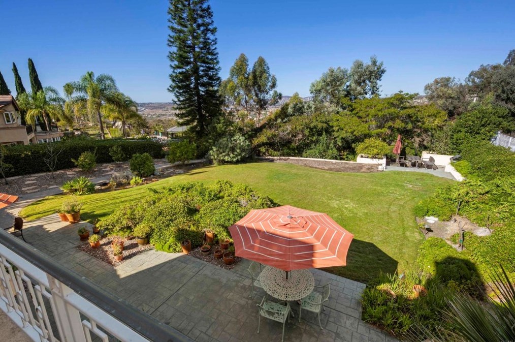 1883 Cabernet Dr, Chula Vista CA 91913-1268 exterior