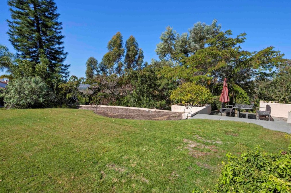 1883 Cabernet Dr, Chula Vista CA 91913-1268 exterior