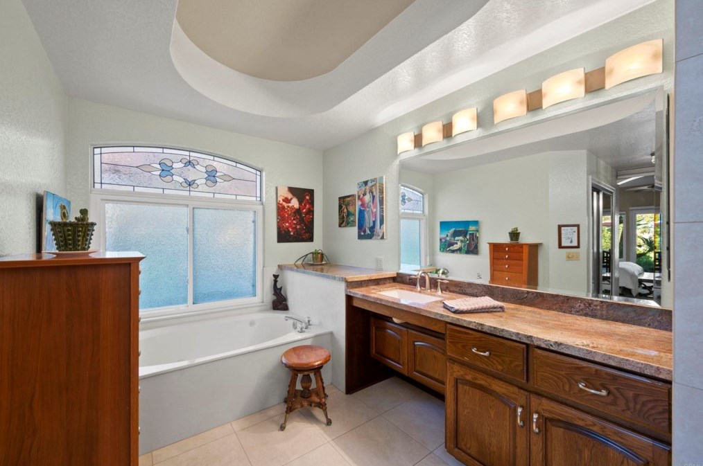 1883 Cabernet Dr, Chula Vista CA 91913-1268 exterior