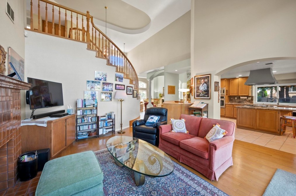 1883 Cabernet Dr, Chula Vista CA 91913-1268 exterior