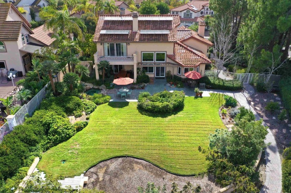 1883 Cabernet Dr, Chula Vista CA 91913-1268 exterior