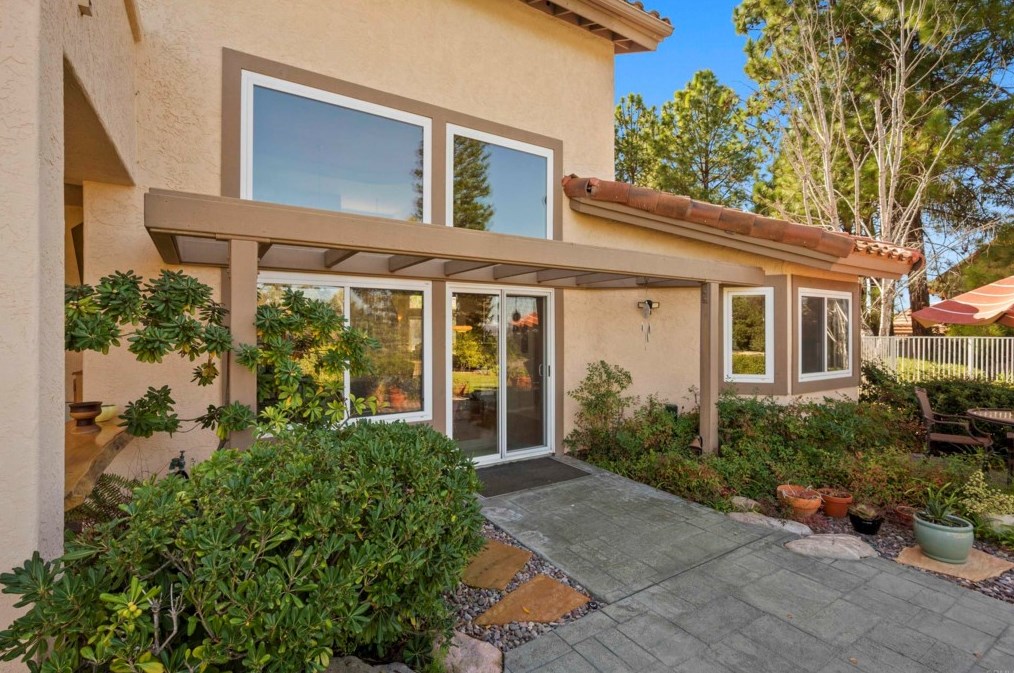 1883 Cabernet Dr, Chula Vista CA 91913-1268 exterior