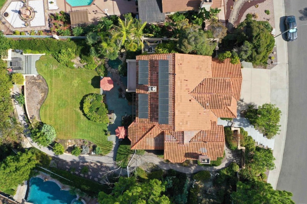 1883 Cabernet Dr, Chula Vista CA 91913-1268 exterior