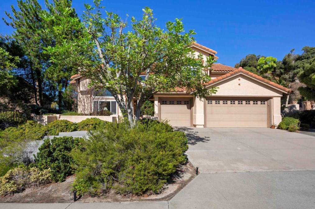 1883 Cabernet Dr, Chula Vista CA 91913-1268 exterior