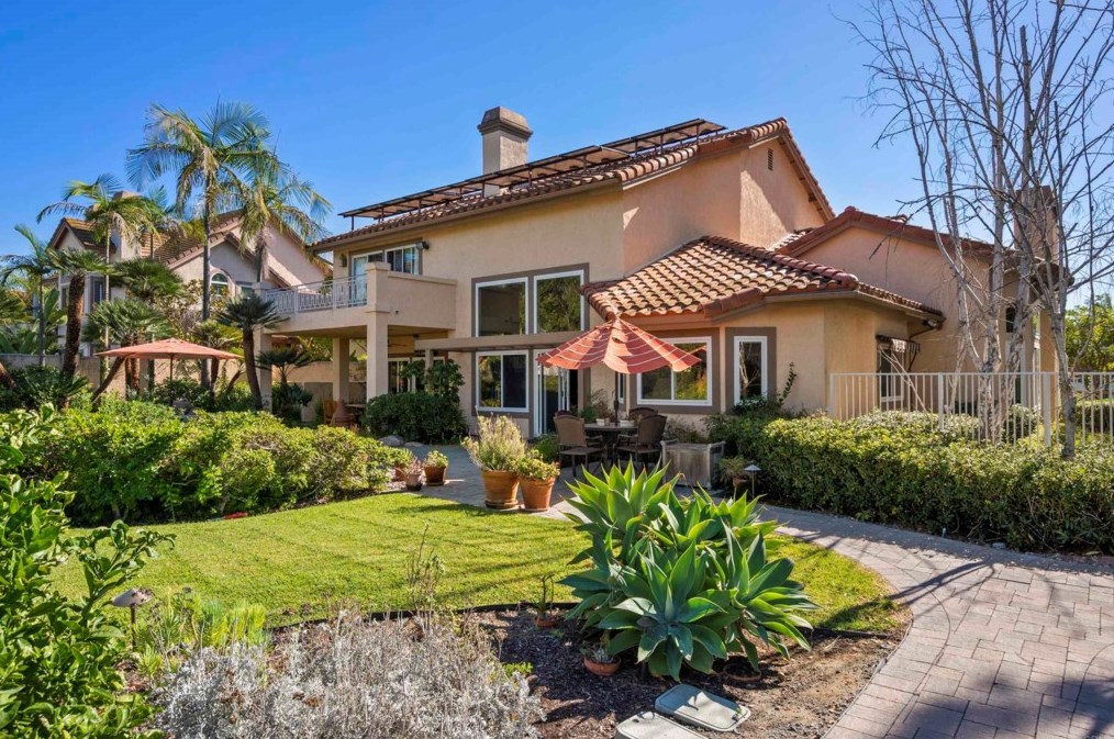 1883 Cabernet Dr, Chula Vista CA 91913-1268 exterior