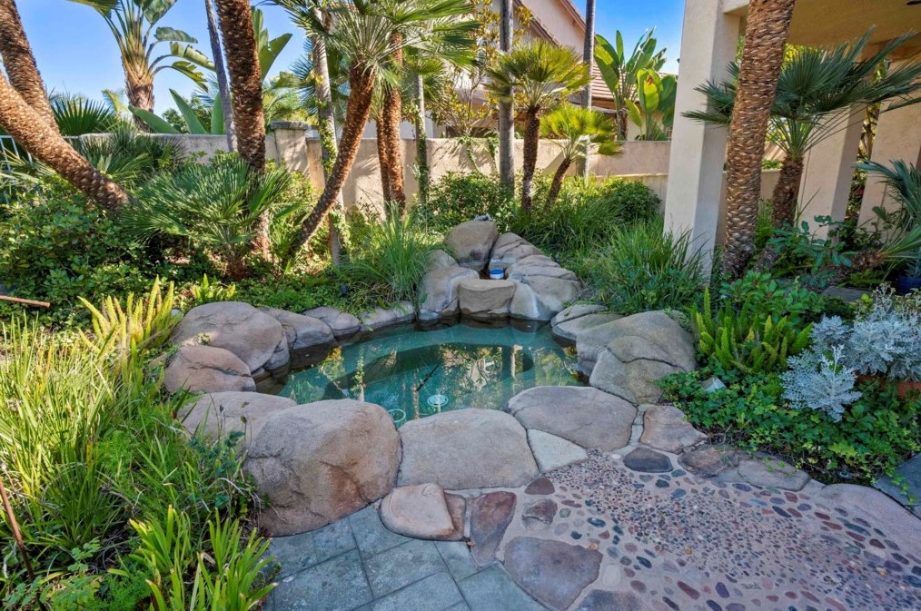 1883 Cabernet Dr, Chula Vista CA 91913-1268 exterior