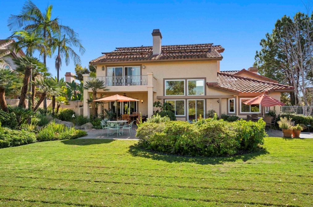 1883 Cabernet Dr, Chula Vista CA 91913-1268 exterior