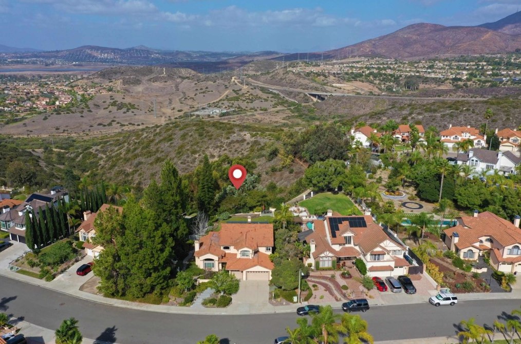 1883 Cabernet Dr, Chula Vista CA 91913-1268 exterior