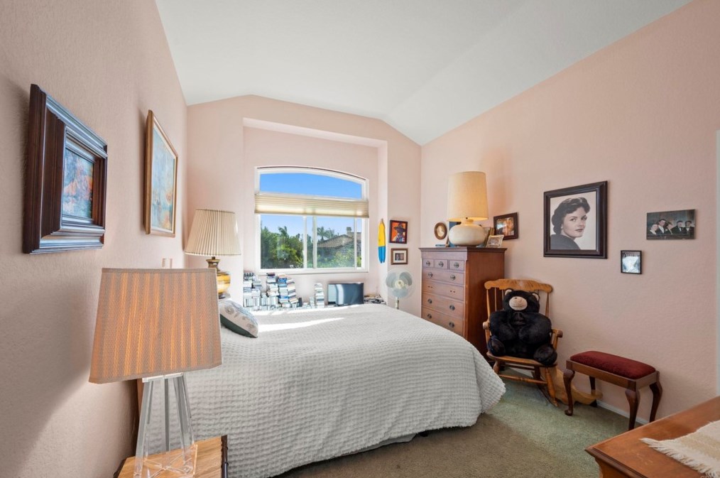 1883 Cabernet Dr, Chula Vista CA 91913-1268 exterior