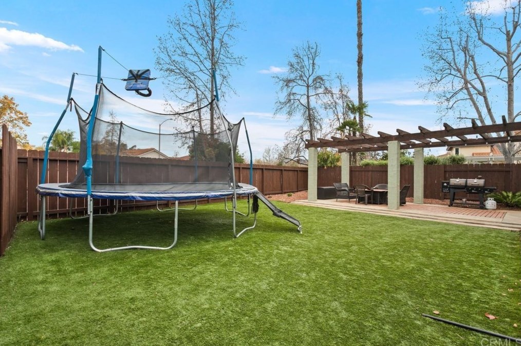 576 Shadywood Dr, Escondido CA  92026-1428 exterior