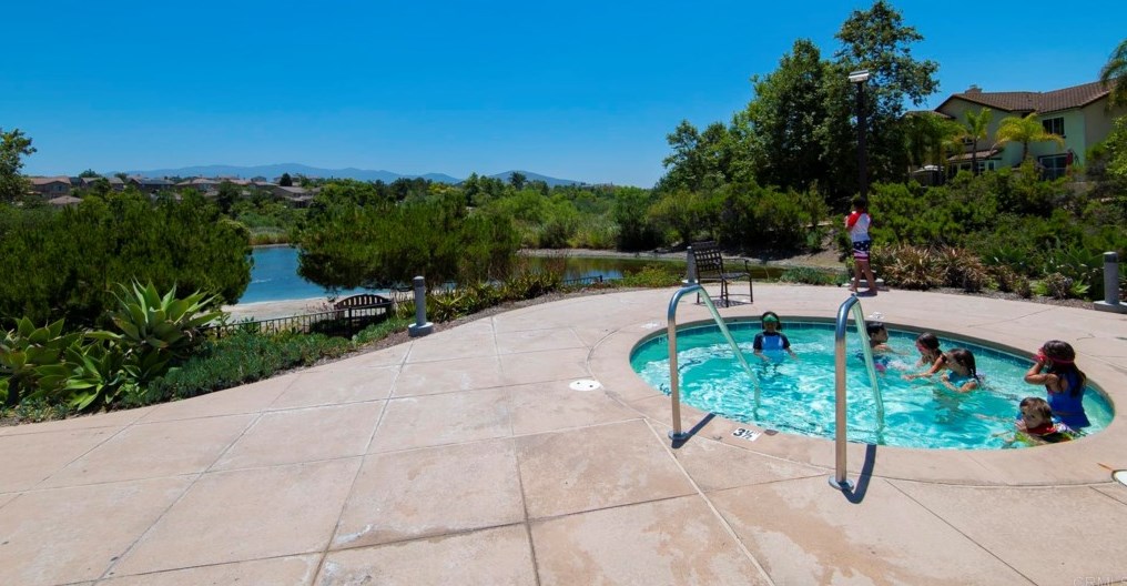 1417 Long View Dr, Chula Vista CA  91915-1667 exterior