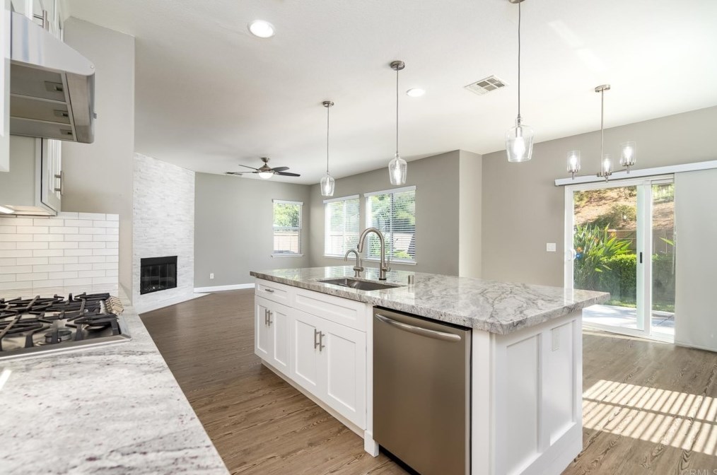 1417 Long View Dr, Chula Vista CA  91915-1667 exterior