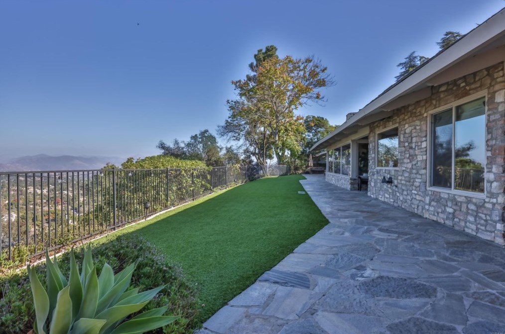 4985 Mt Helix Dr, La Mesa, CA 91941