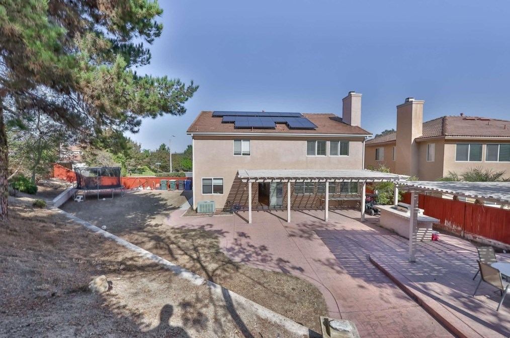 1342 Tamarisk Grove Dr, Chula Vista CA  91915-1547 exterior