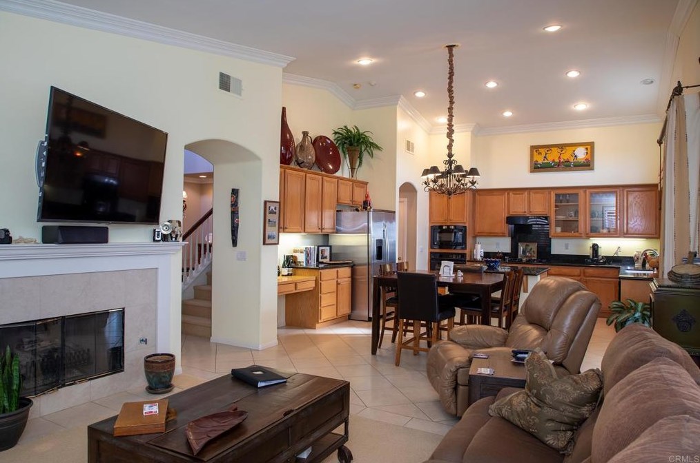938 Palencia Pl, Chula Vista CA  91910-8064 exterior