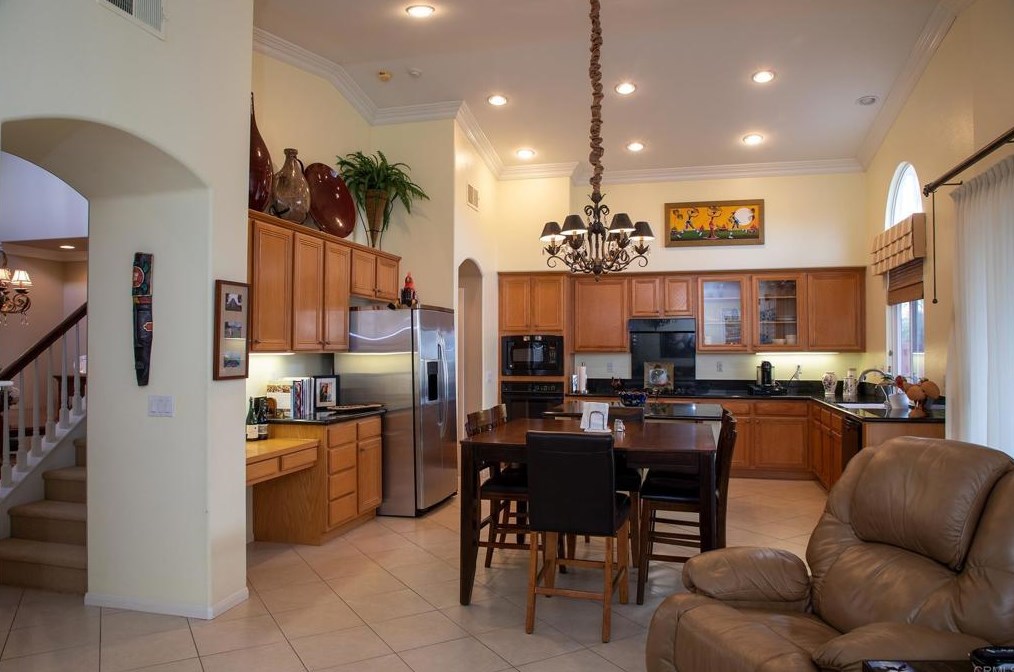 938 Palencia Pl, Chula Vista CA  91910-8064 exterior