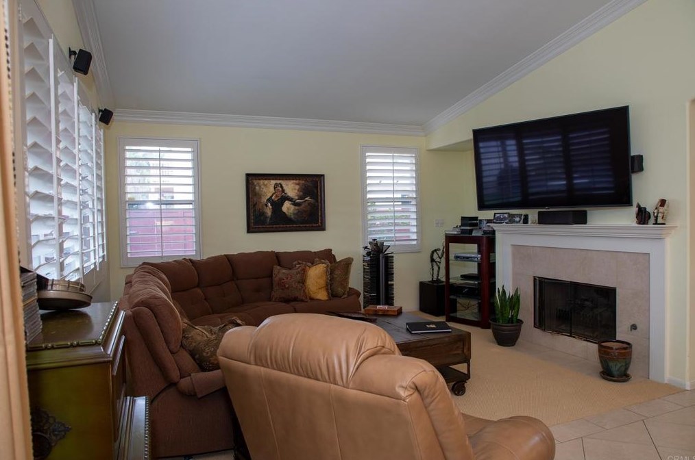 938 Palencia Pl, Chula Vista CA  91910-8064 exterior