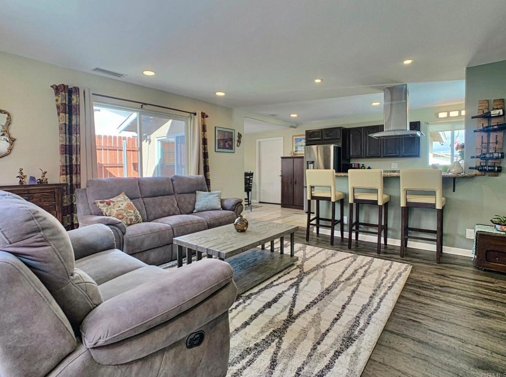 8069 Poplin Dr, Santee CA  92071-3419 exterior
