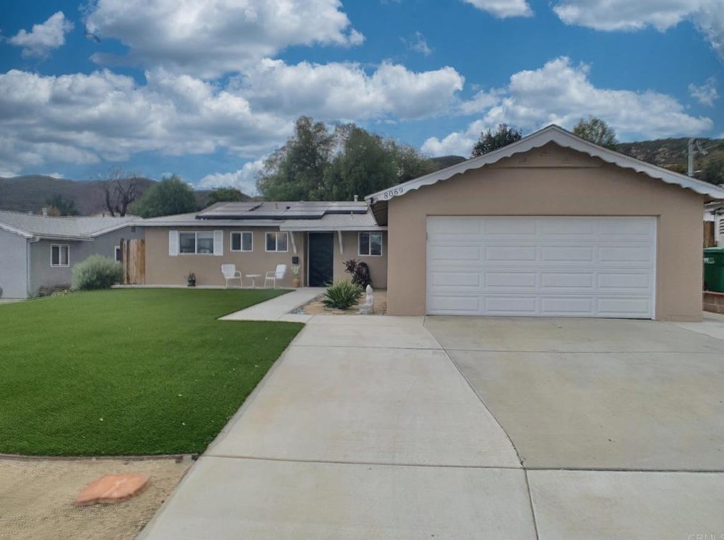 8069 Poplin Dr, Santee CA  92071-3419 exterior