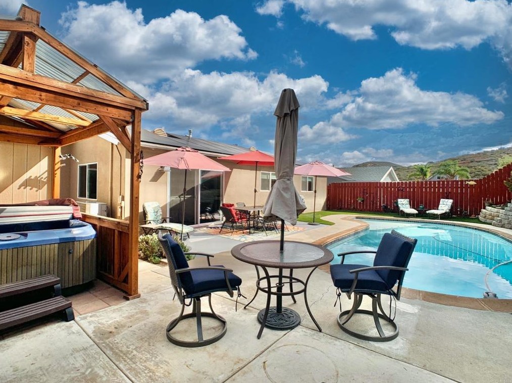8069 Poplin Dr, Santee CA  92071-3419 exterior