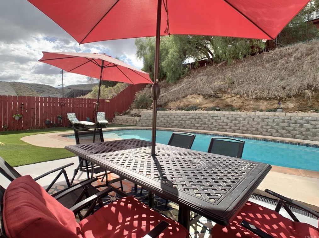 8069 Poplin Dr, Santee CA  92071-3419 exterior