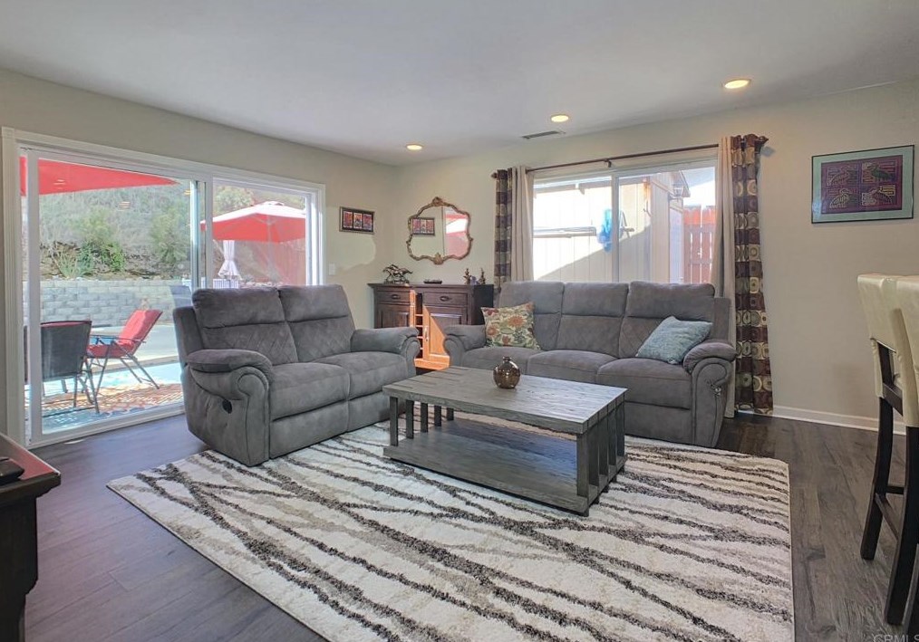 8069 Poplin Dr, Santee CA  92071-3419 exterior