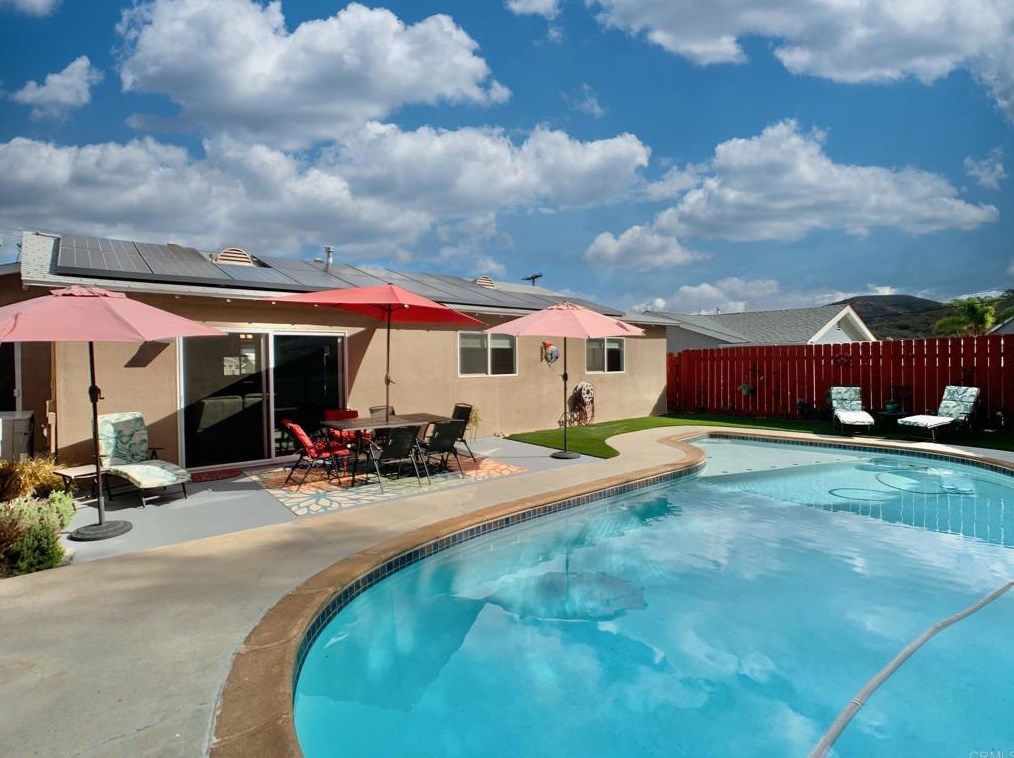 8069 Poplin Dr, Santee CA  92071-3419 exterior