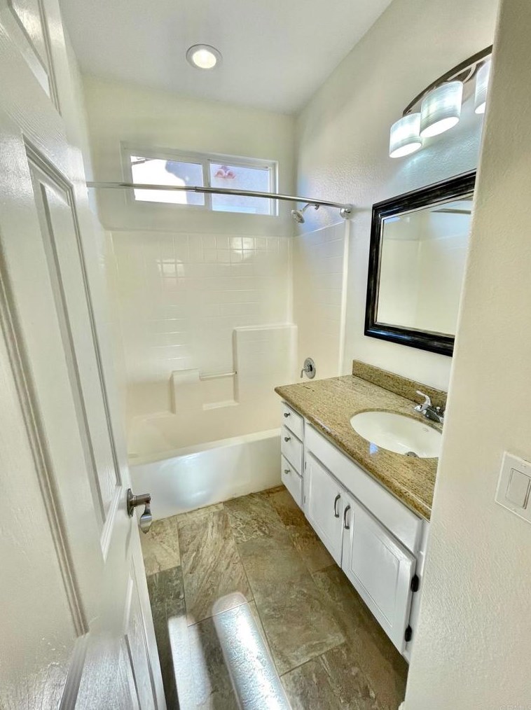 1470 Caminito Sardinia, Chula Vista CA  91915-3106 exterior