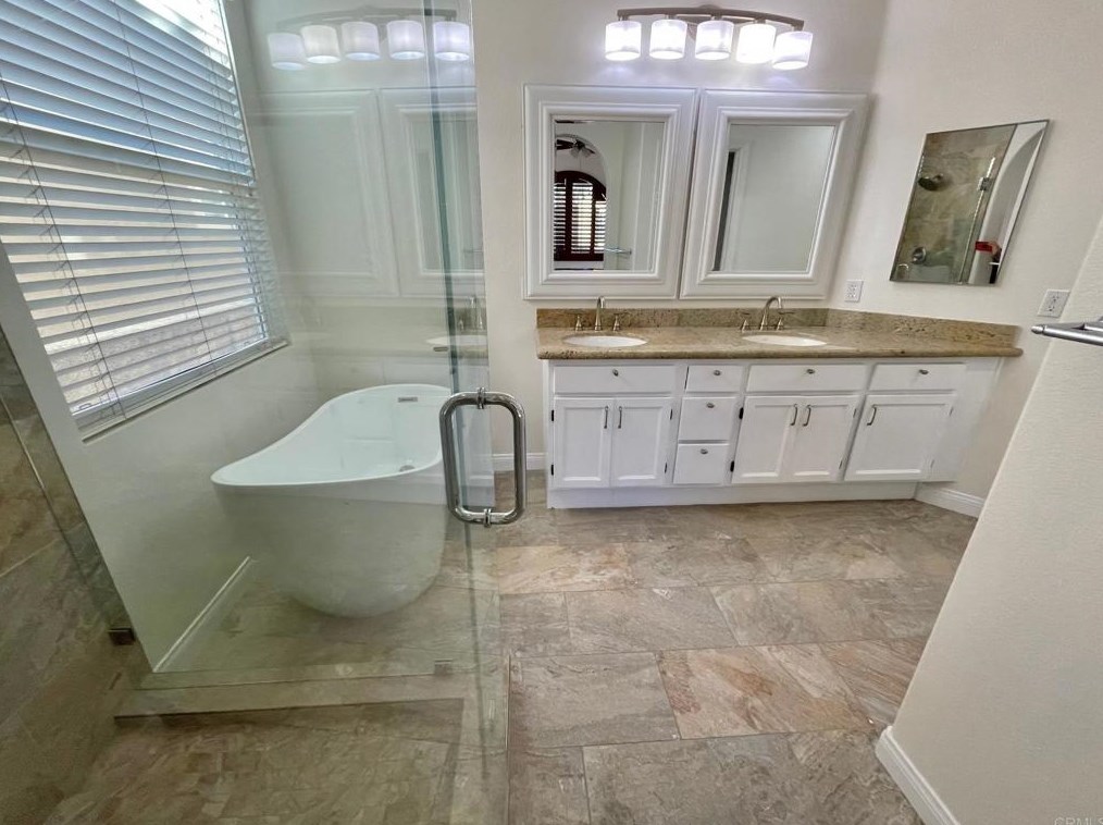 1470 Caminito Sardinia, Chula Vista CA  91915-3106 exterior