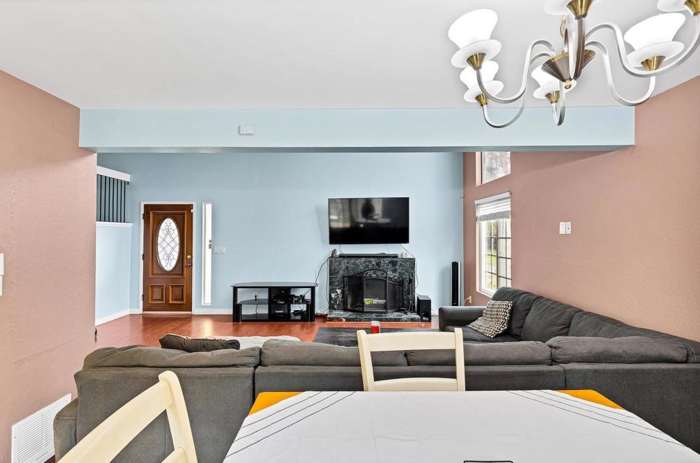 2714 Crownridge Ln, Spring Valley CA  91977-6810 exterior