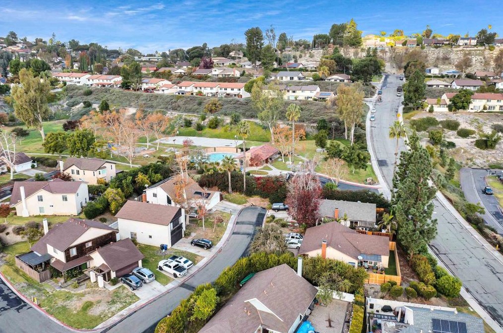 2714 Crownridge Ln, Spring Valley CA  91977-6810 exterior