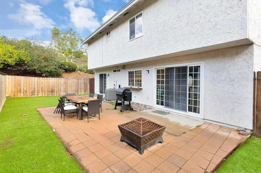 2714 Crownridge Ln, Spring Valley CA  91977-6810 exterior