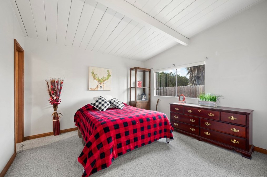 111 Country Club Dr, Chula Vista CA  91911-1403 exterior
