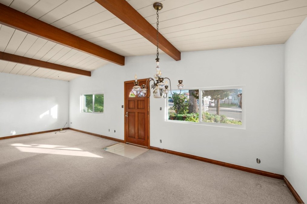 111 Country Club Dr, Chula Vista CA  91911-1403 exterior
