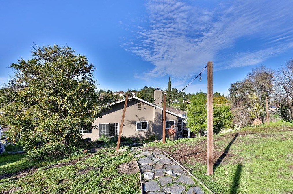 10341 Del Rio Rd, Spring Valley CA  91978-1008 exterior