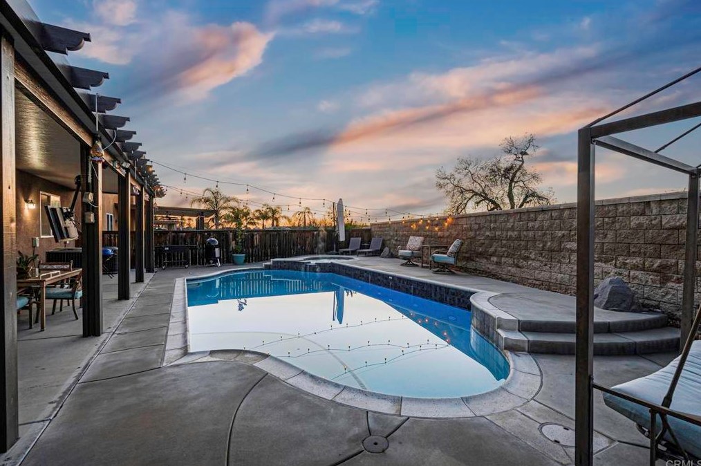 35183 Via Santa Catalina, Winchester CA  92596-8588 exterior