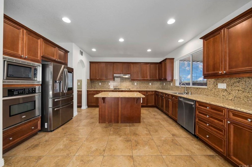 35183 Via Santa Catalina, Winchester CA  92596-8588 exterior