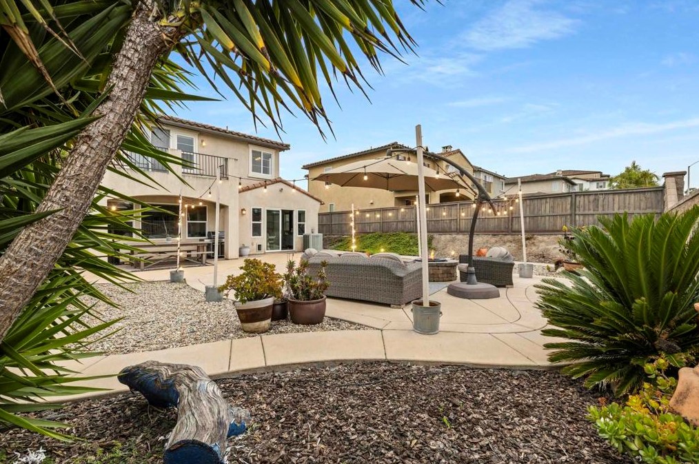 2301 Hummingbird St, Chula Vista CA  91915-2419 exterior